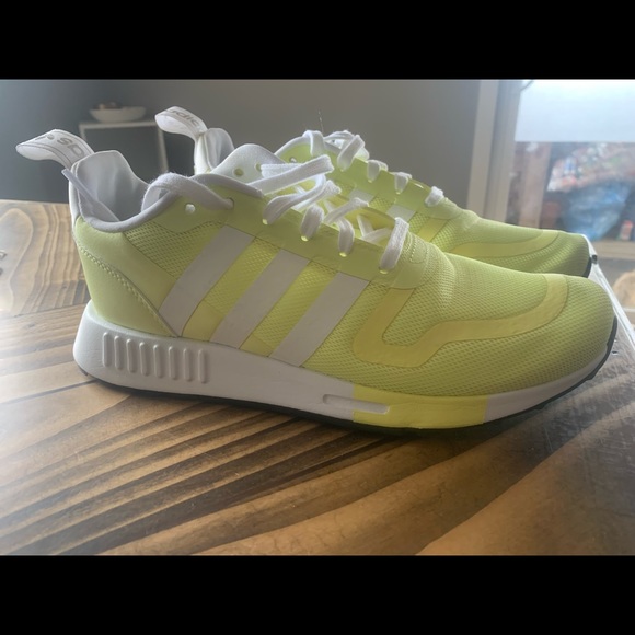 SOLD**Size 8 Adidas Running Shoe - Picture 4 of 4